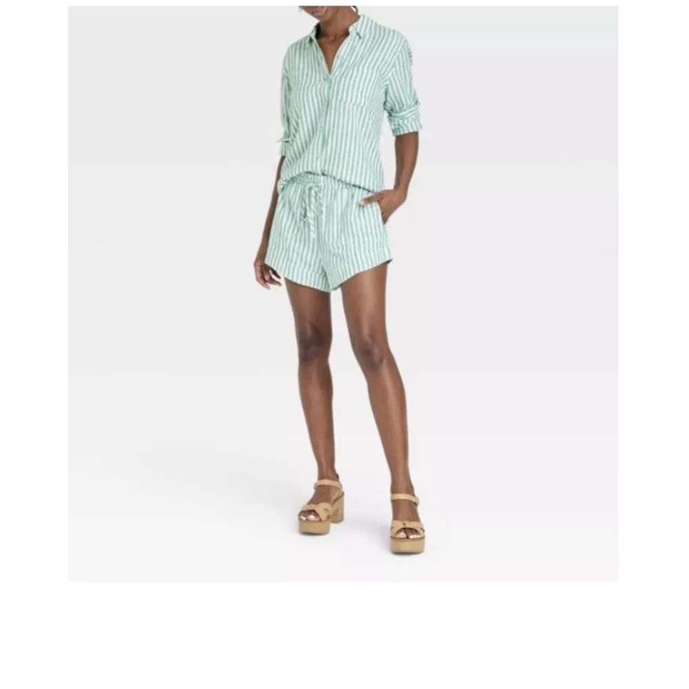 Universal Threads
Universal Thread
Green & White Stripe
Linen High Rise
Shorts - Picture 4 of 8